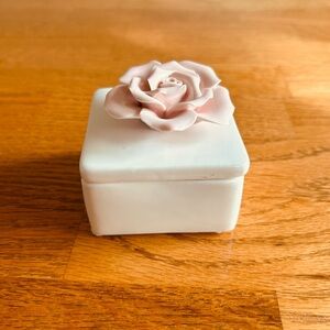 Elegant White Jewelry Box with Pink Rose
